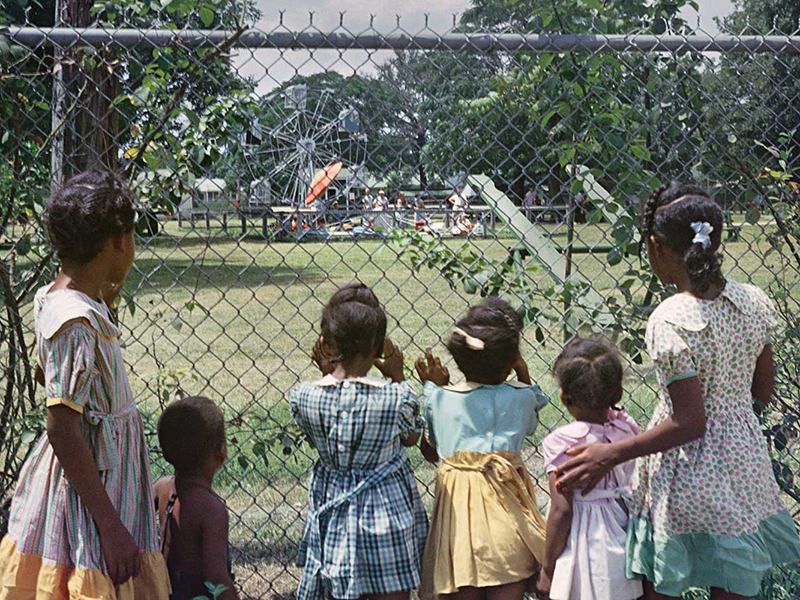 A photograph by Gordon Parks, "Outside Looking In, Mobile, Alabama, 1956."
