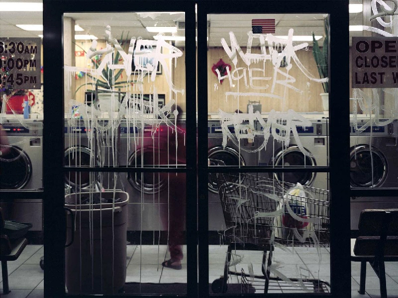 Lavanderia #1 [Laundromat #1], a photograph by Christina Fernandez